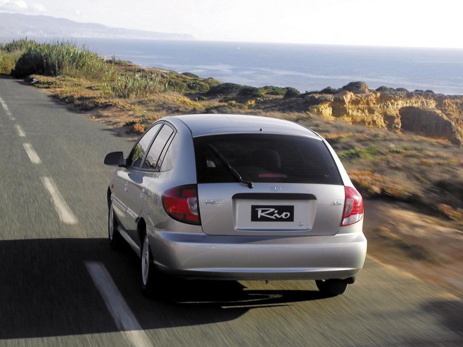  Kia Rio Wagon 2002 года  (фото 6 из 17)